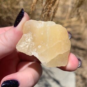 Calcite crystal raw